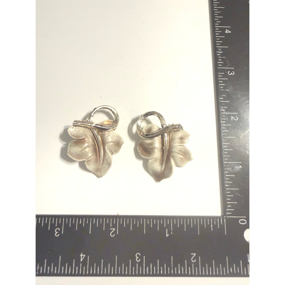 Vintage Silver‎ Tone Leaf Clip On Earrings Botanical Nature Jewelry 1 Inch